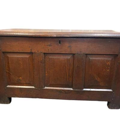 EARLY 18th CENTURY OAK COFFER