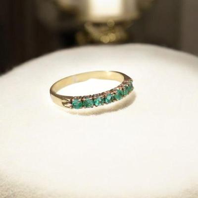 18K YELLOW GOLD EMERALD BAND SIZE 6.25