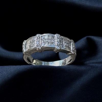 18K GOLD PRINCESS CUT AND ROUND DIAMONDS RING