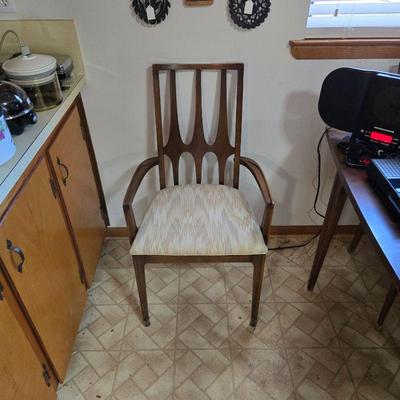 Broyhill Brasilia Collection Captain Chair