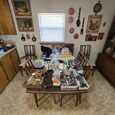 Broyhill Brasilia Dining Table