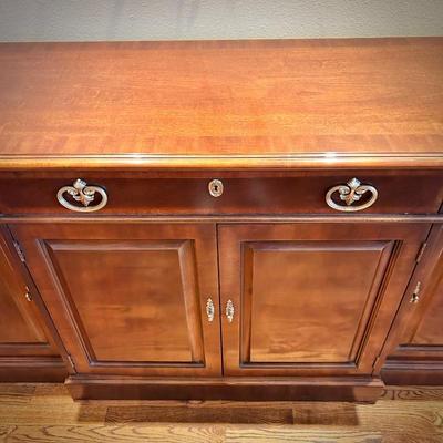 Henredon buffet (matches dining table and chest)