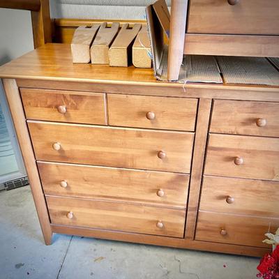 Sale Photo Thumbnail #158: Wood bedroom suite - dresser, nightstand, and full bed