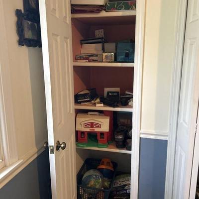 Lot 27 | Contents Of Closet
