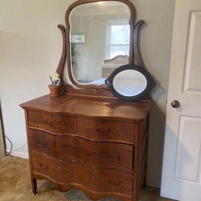 Lot 34 | Vintage Dresser
