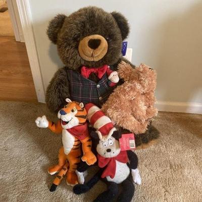 Lot 36 | Vintage Stuffed Animal Lot
