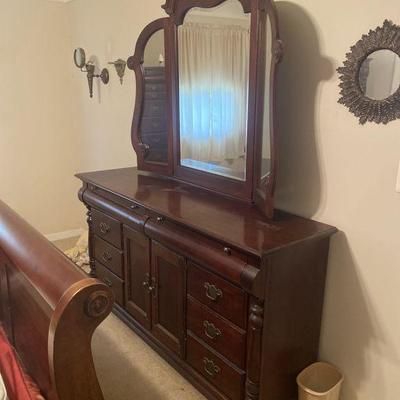 Lot 4 | Dresser With Mirror
