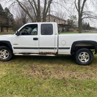Lot 4c | 2002 Chevy Silverado Pick Up Truck

