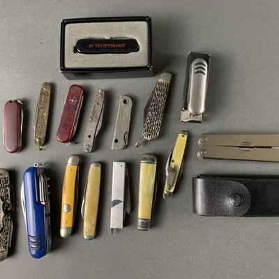 Lot 42 | Swiss Army & Pocket Knives Knife Lot
