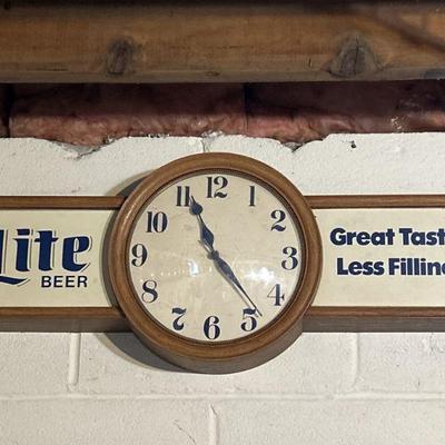 Lot 184 | Vintage Lite Beer Clock Sign Advertisement
