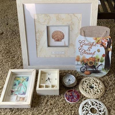 Lot 95 | Home Decor Items
