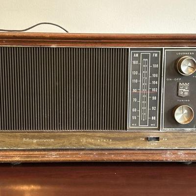 Lot 29 | Vintage Magnavox AM/FM Radio Works
