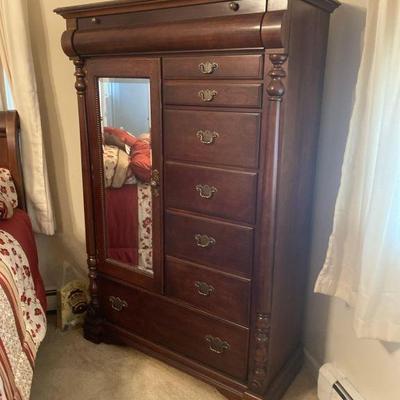 Lot 7 | Armoire
