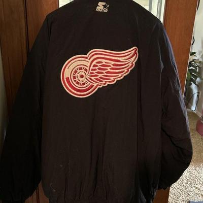 Lot 60 | Vintage Detroit Red Wings Winter Coat
