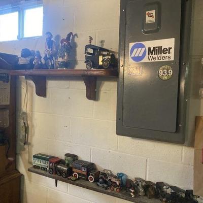 Lot 180 | Contents On Shelves
