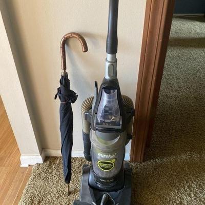 Lot 128 | Eureka Vacuum & Umbrella
