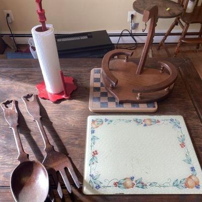 Lot 96 | Vintage Wall Hangings, Cutting Board & More
