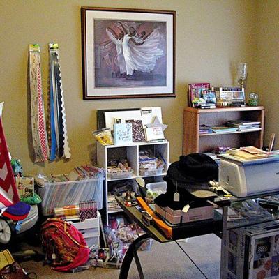 Modern Office Desk Painting and Crafting Supplies