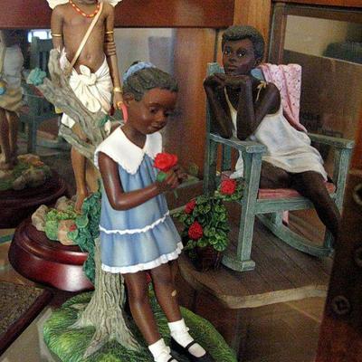 Thomas Blackshear Statues