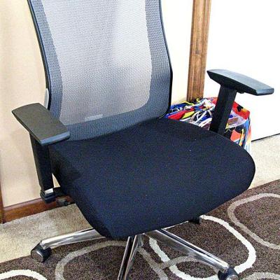 Hercules Black Mesh and Fabric Contemporary Adjustable Height Swivel Fabric Desk Chair