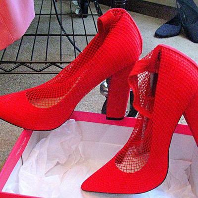  Never Worn with Box Fishnet Sock Heel 