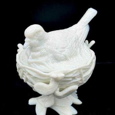 Westmoreland Robin On Nest Glass Dish
