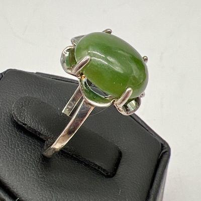 Vintage Jade Solitaire Sterling Silver Ring

