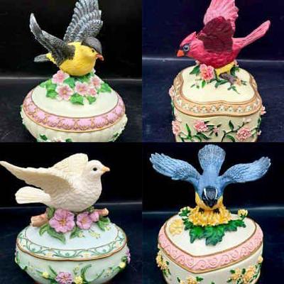 (4) Heritage House Songbird Treasures Music Box Collection
