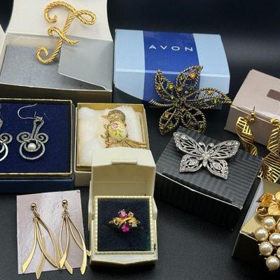 Vintage Avon Jewelry Lot
