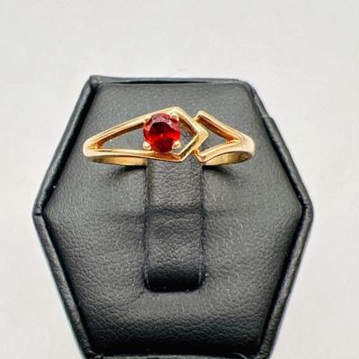 Delicate Sparkling Red 10K Gold Ring
