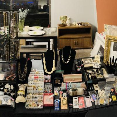 All kinds of jewelry 