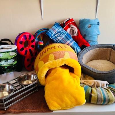 Pet items, New to like new condition