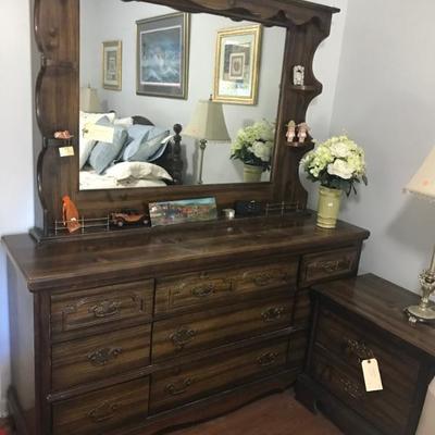 dresser with mirror $125
dresser 62 X 18 X 32"
mirror 54 X 6 X 40"
