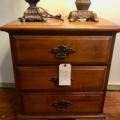 nightstand $45
22 X 16 X 25"
2 available