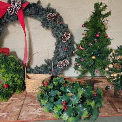 Sale Photo Thumbnail #102: Wreaths & Trees