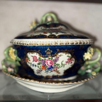 Antique 18th century Dr. Wall period Worcester porcelain tureen with underplate