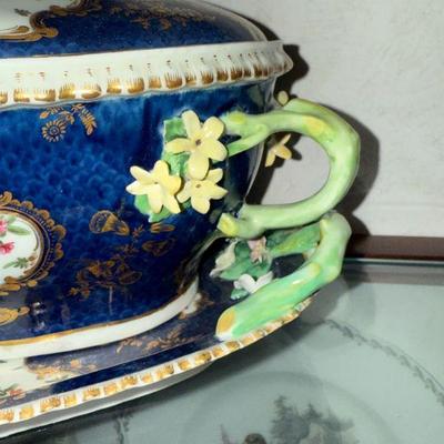 Antique 18th century Dr. Wall period Worcester porcelain tureen with underplate