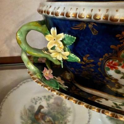 Antique 18th century Dr. Wall period Worcester porcelain tureen with underplate