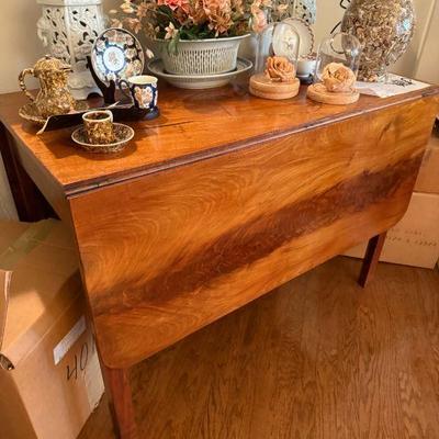 Antique cherry wood drop leaf, gateleg table