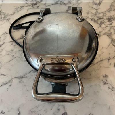BEE079- Al Clad Waffle Maker 