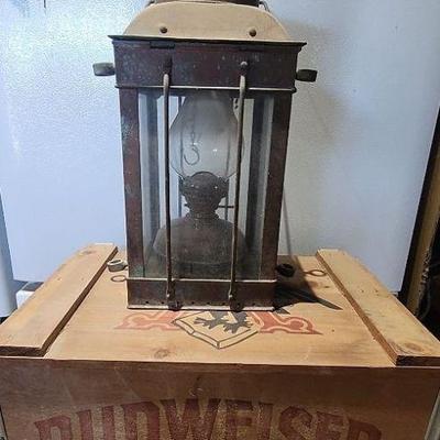 BEE054 - Vintage Style Oil Lantern and Wooden Beer Case