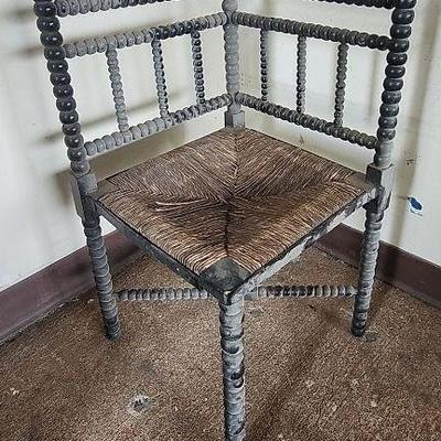 BEE088 - Vintage Corner Chair 