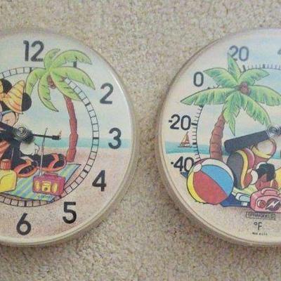 BEE116-Vintage Disney Mickey And Minnie Mouse Clock And Thermometer 