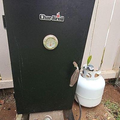 BEE151 - Charbroil Vertical Propane Smoker 