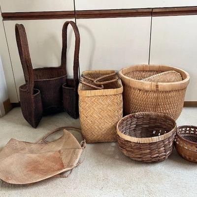 BEE138- Various Woven Storage Baskets & Bag