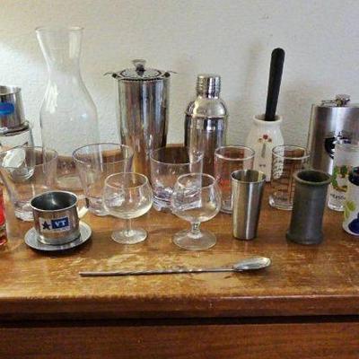 BEE021-Beautififul And Fun Collection Of Barware