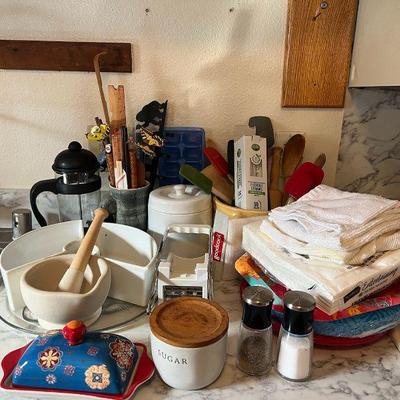 BEE081- Mystery Kitchen Lot 