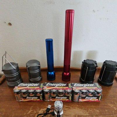 BEE037-Illuminating Maglite Flashlights/Lanterns And Batteries