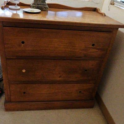 Bee023-Rustic Vintage Farmhouse Style 3 Drawer Dresser