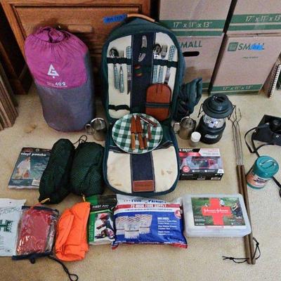 BEE083-Camping Gear/Picnic/Emergency Preparedness Lot